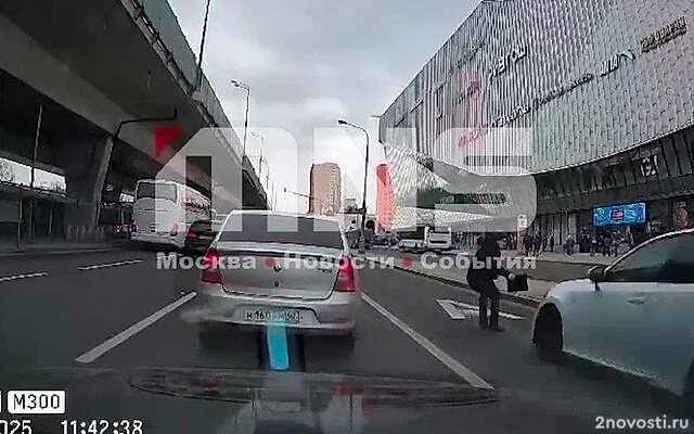 Автомобиль на высокой скорости сбил пешехода в Москве — Новости