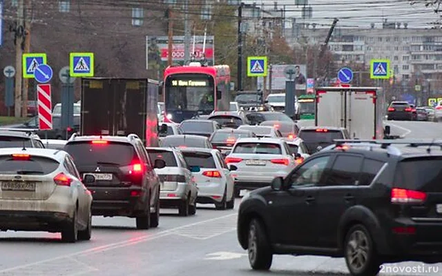 На Комсомольском проспекте в Челябинске возникли пробки из-за светофора — Новости