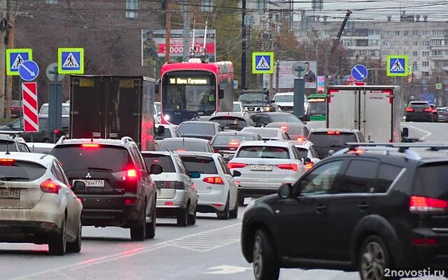 На Комсомольском проспекте в Челябинске возникли пробки из-за светофора — Новости