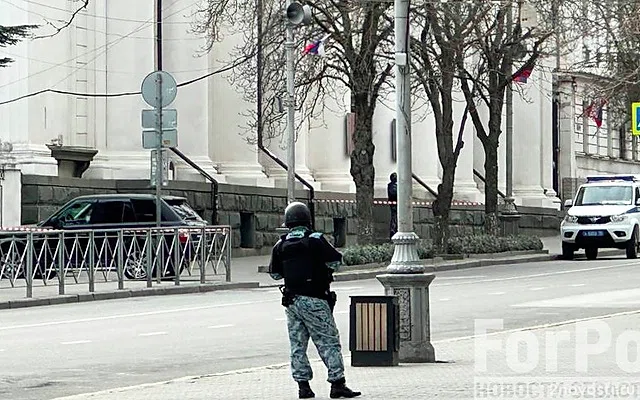 Прикреплённый под автомобилем свёрток нашли у здания заксобрания Севастополя — Новости