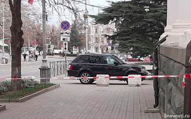 Прикреплённый под автомобилем свёрток нашли у здания заксобрания Севастополя — Новости