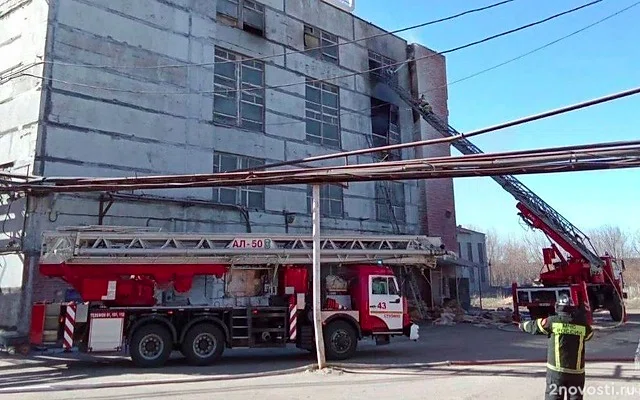 МЧС: Бункер с мукой загорелся в цеху в Кашире — Новости