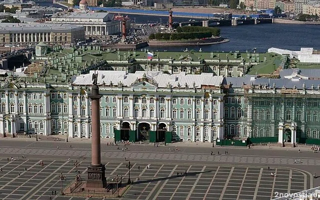 Эрмитаж заявил, что девушка в роскошном наряде планировала коммерческую съемку — Новости