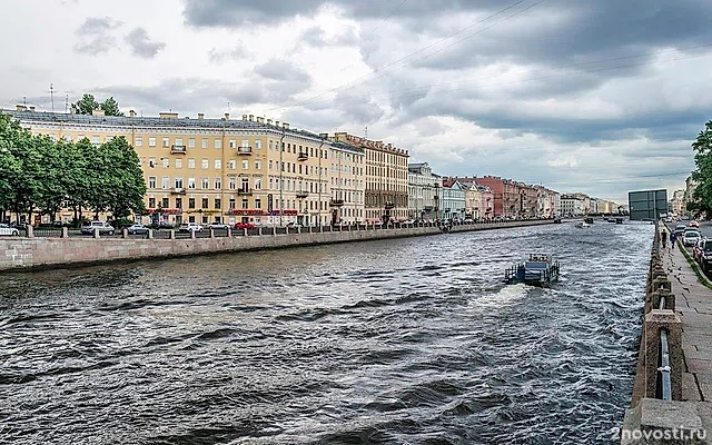 Три человека пострадали при падении автомобиля в реку Фонтанку в Петербурге — Новости