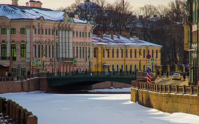 Три человека пострадали при падении автомобиля в реку Фонтанку в Петербурге — Новости