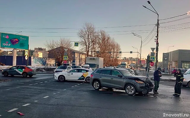 Автомобиль с людьми утонул в Обводном канале после ДТП в Петербурге — Новости