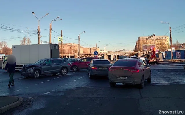 Автомобиль с людьми утонул в Обводном канале после ДТП в Петербурге — Новости