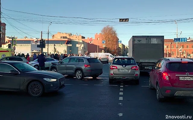 Автомобиль с людьми утонул в Обводном канале после ДТП в Петербурге — Новости