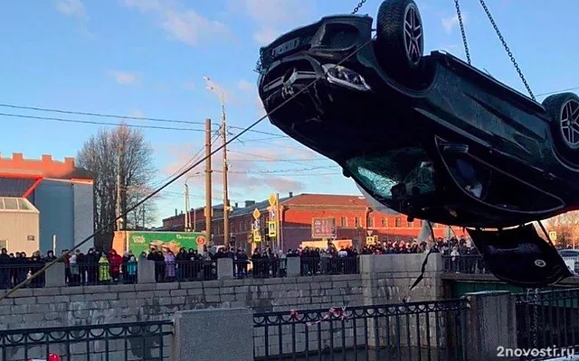 Автомобиль с людьми утонул в Обводном канале после ДТП в Петербурге — Новости