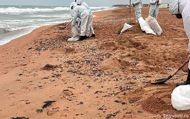 На береговой полосе Анапы зафиксировали новый выброс мазута — Новости