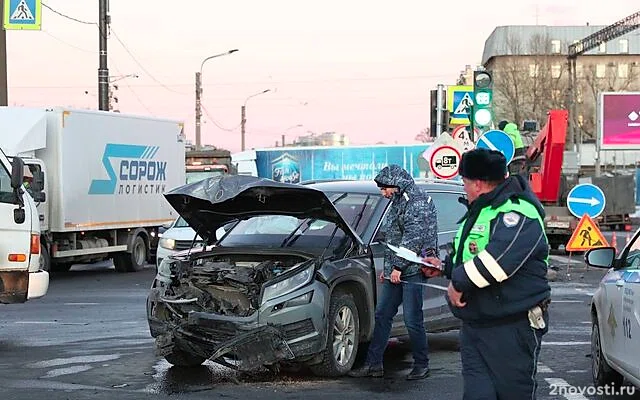 Задержан водитель, который подрезал упавший в Обводный канал Mercedes — Новости