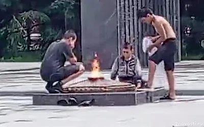 В Рубцовске подростки высушили белье на Вечном огне и оказались в полиции — Новости