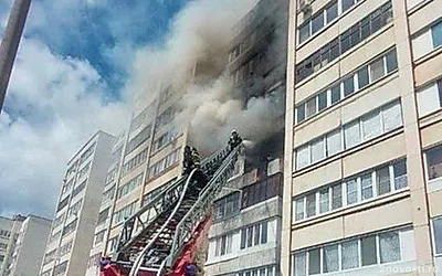 Мощный пожар начался в многоэтажке в Уфе — Новости