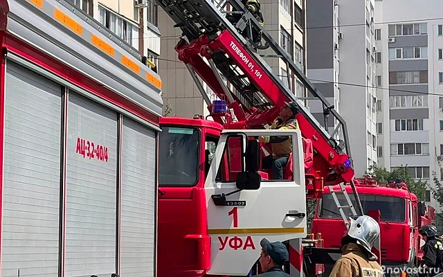 Мощный пожар начался в многоэтажке в Уфе — Новости