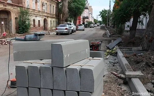 Тротуары на улице Фиолетова в Астрахани покрывают плиткой — Новости