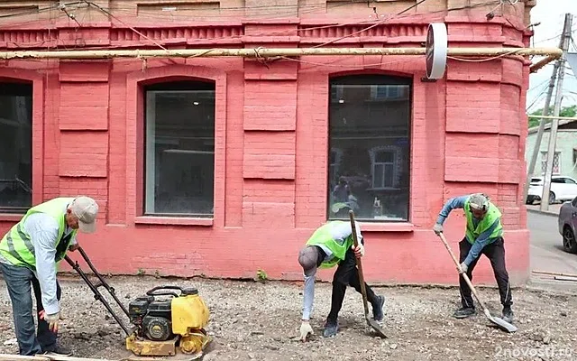 Тротуары на улице Фиолетова в Астрахани покрывают плиткой — Новости