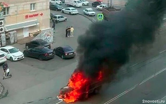 В центре Челябинска на ходу загорелся автомобиль — Новости