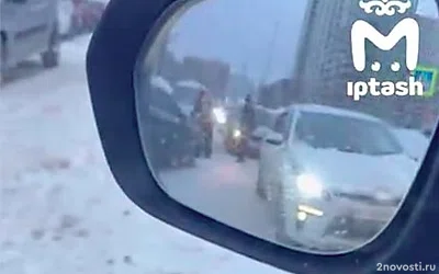 Жители ЖК в Казани пожаловались на двухчасовые пробки во дворах из-за сугробов &mdash; Новости