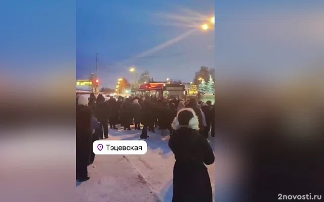 Жители ЖК в Казани пожаловались на двухчасовые пробки во дворах из-за сугробов &mdash; Новости
