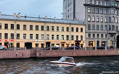 В Петербурге оштрафовали туриста, повисшего на мосту у Мариинского театра &mdash; Новости