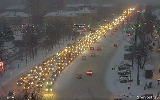 Челябинск встал в 10-балльных пробках из-за снегопада &mdash; Новости