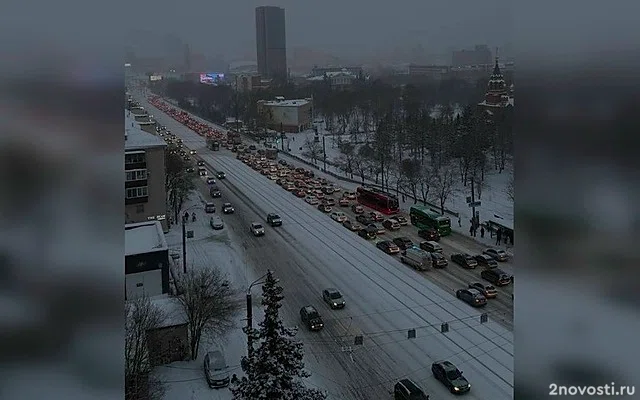 Челябинск встал в 10-балльных пробках из-за снегопада &mdash; Новости