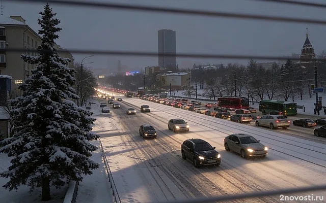 Челябинск встал в 10-балльных пробках из-за снегопада &mdash; Новости