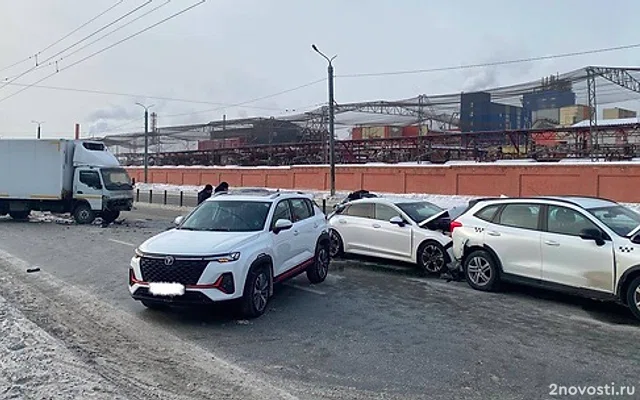 Массовая авария возле лакокрасочного завода спровоцировала пробку в Челябинске &mdash; Новости