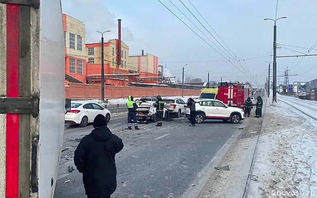 Массовая авария возле лакокрасочного завода спровоцировала пробку в Челябинске &mdash; Новости