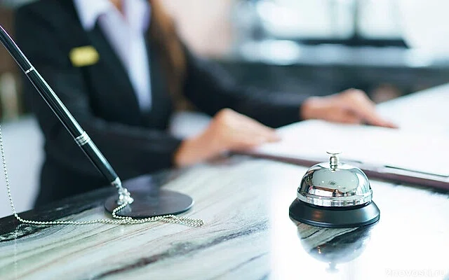 Shot: в ОАЭ туристы вынуждены спать на улице из-за отказов отелей &mdash; Новости