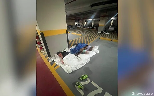 Shot: в ОАЭ туристы вынуждены спать на улице из-за отказов отелей &mdash; Новости