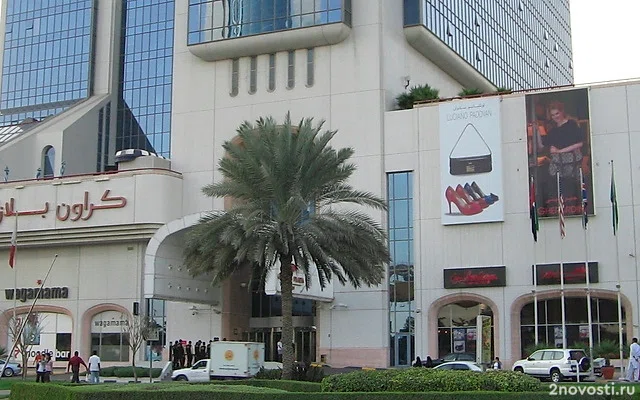 Shot: в ОАЭ туристы вынуждены спать на улице из-за отказов отелей &mdash; Новости