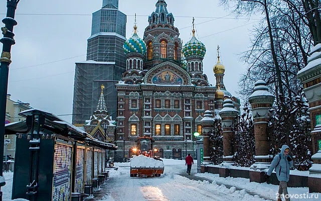 В Петербурге начали сносить сувенирные ларьки у Спаса на Крови — Новости