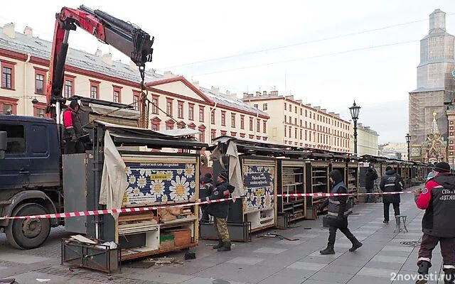 В Петербурге начали сносить сувенирные ларьки у Спаса на Крови — Новости