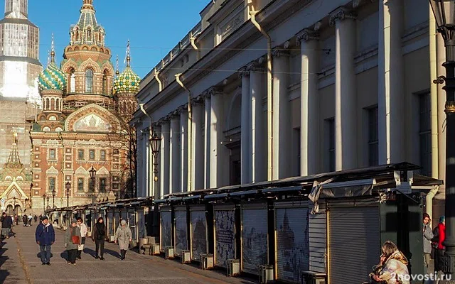 В Петербурге начали сносить сувенирные ларьки у Спаса на Крови — Новости