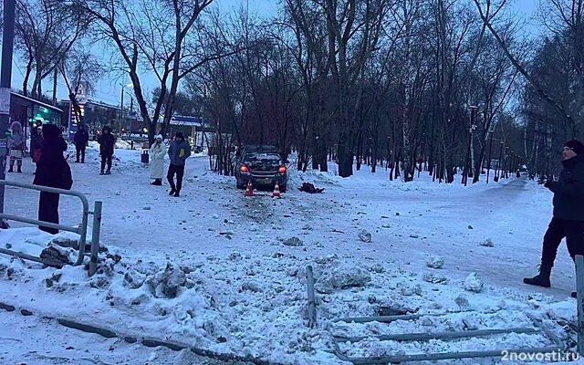 В Челябинске водитель свалил забор и врезался в пешехода — Новости