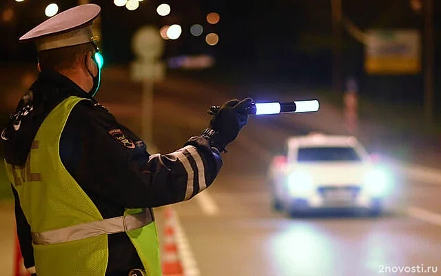 В Петербурге бизнесмен, уходя от ГАИ, въехал на перекрытый Дворцовый мост — Новости