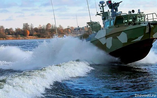 Минобороны: в Черном море уничтожены два следовавших к Крыму безэкипажных катера — Новости