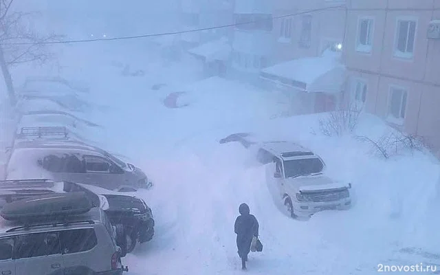 В Южно-Сахалинске перед метелью создали перехватывающие парковки — Новости