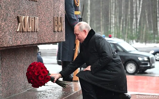 Владимир Путин возложил цветы к могиле брата на Пискаревском кладбище — Новости