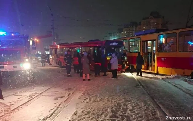 В Барнауле в ДТП с трамваем и автобусом пострадали семь человек — Новости