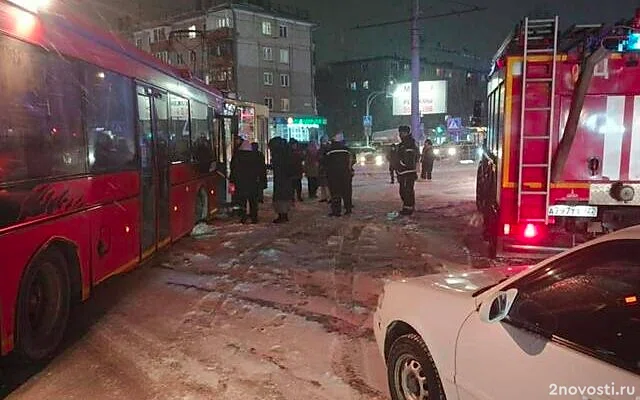 В Барнауле в ДТП с трамваем и автобусом пострадали семь человек — Новости