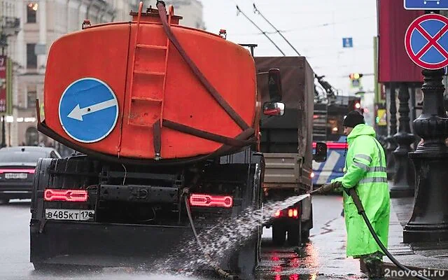 В Петербурге впервые в январе задействовали воду для уборки улиц — Новости