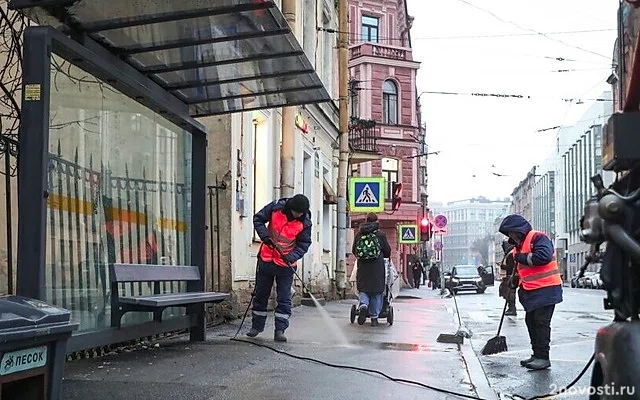 В Петербурге впервые в январе задействовали воду для уборки улиц — Новости