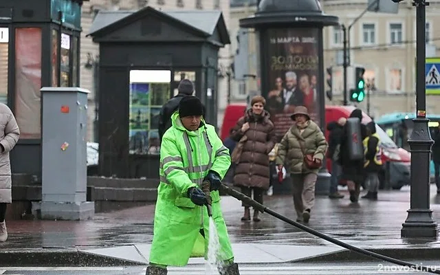 В Петербурге впервые в январе задействовали воду для уборки улиц — Новости