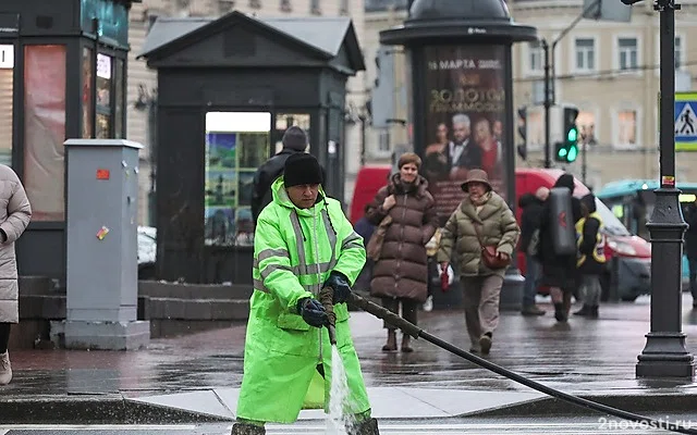 В Петербурге впервые в январе задействовали воду для уборки улиц — Новости