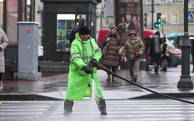 В Петербурге впервые в январе задействовали воду для уборки улиц — Новости