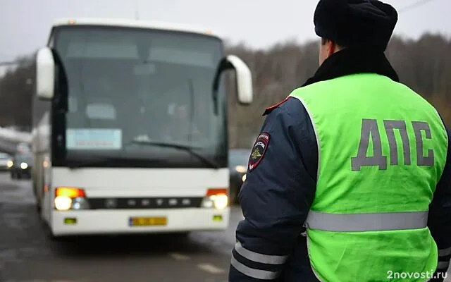 Mash опубликовал видео с инспектором ДПС, несущим мужчину на руках в Йошкар-Оле — Новости