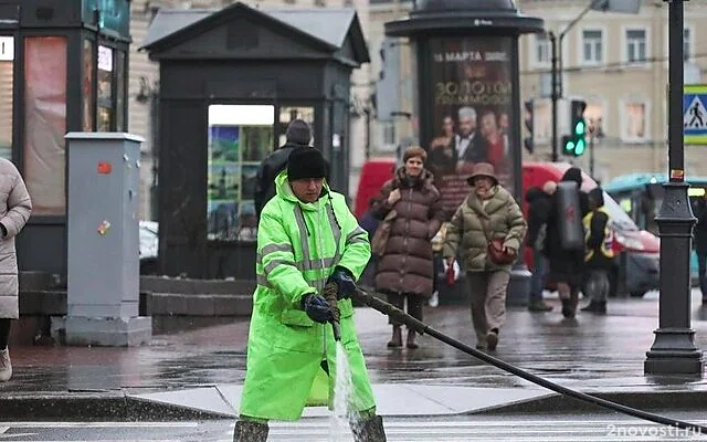 В Петербурге впервые в январе задействовали воду для уборки улиц — Новости