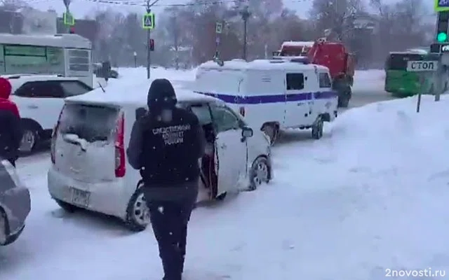 Мертвого мужчину в машине обнаружили в центре Южно-Сахалинска — Новости